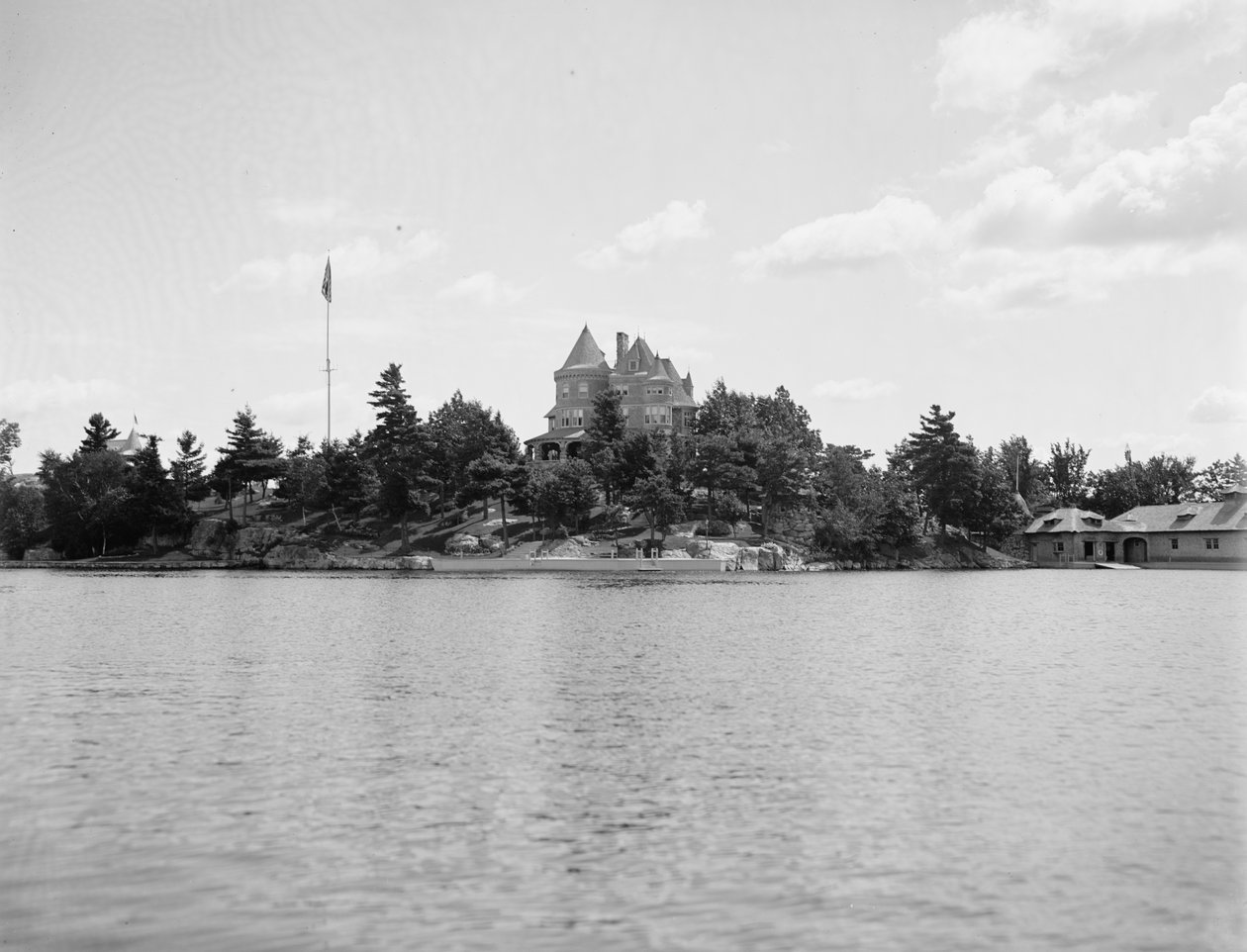 Neh Mahbin, Tysiąc Wysp, Nowy Jork, ok. 1900-20 autorstwa Detroit Publishing Co.