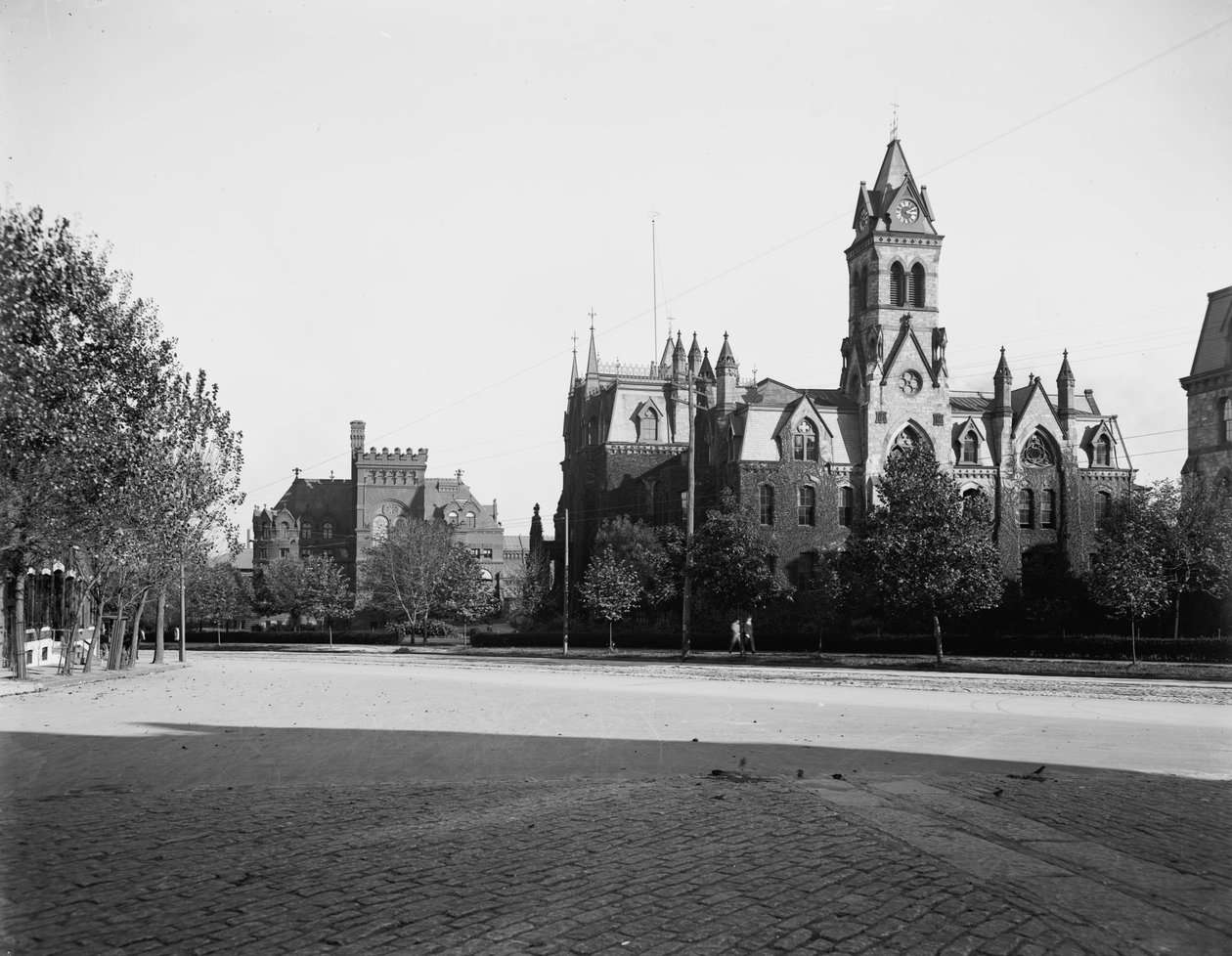 University of Pennsylvania, główny budynek i biblioteka, Filadelfia, Pensylwania, ok. 1900 autorstwa Detroit Publishing Co.