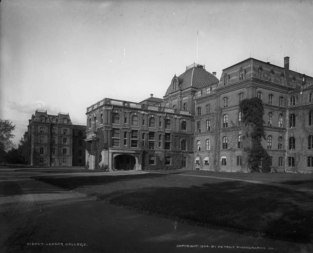 Vassar College, Poughkeepsie, Nowy Jork, ok. 1904 r. autorstwa Detroit Publishing Co.
