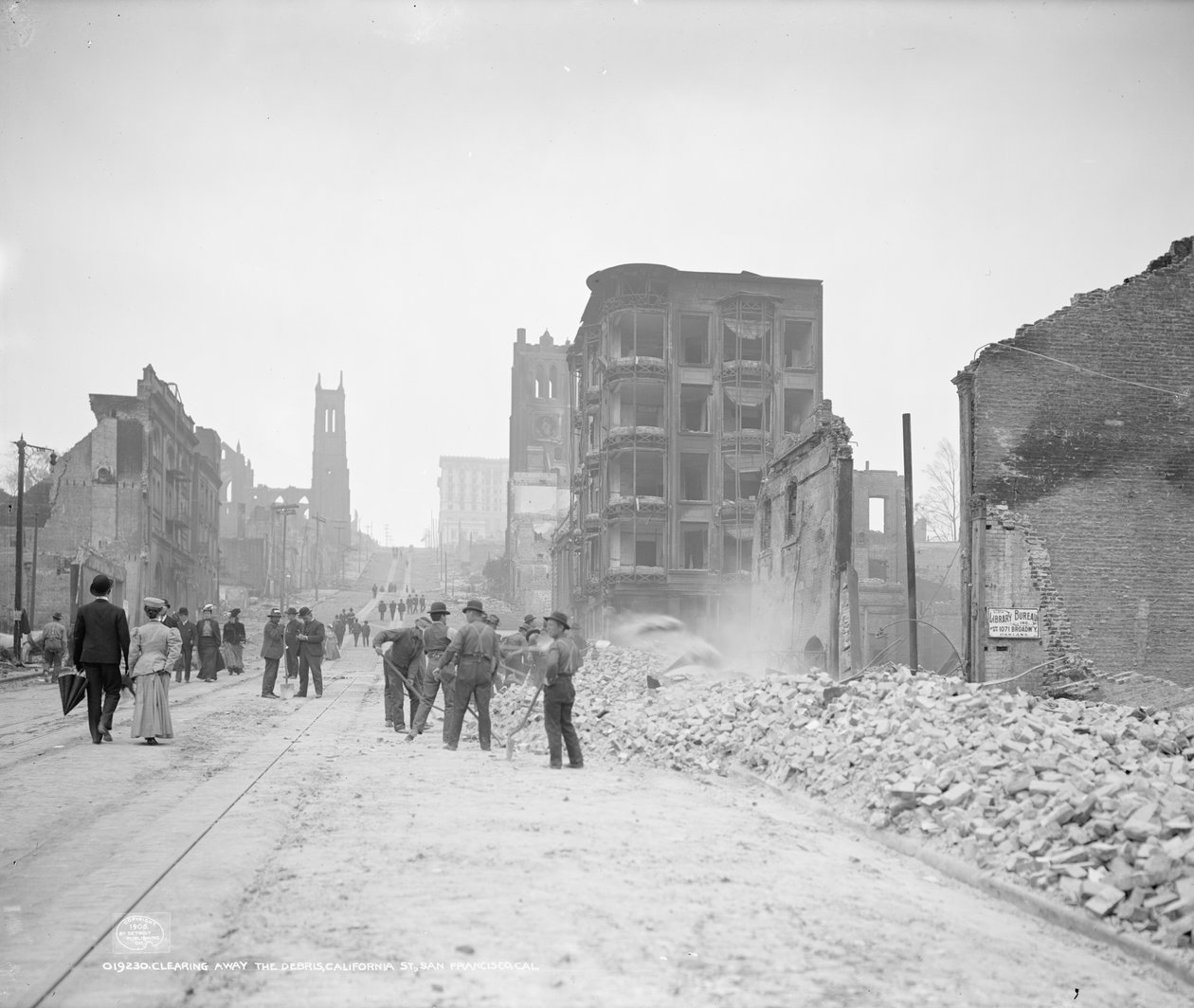 Usuwanie gruzu na California Street w San Francisco autorstwa Detroit Publishing Co.