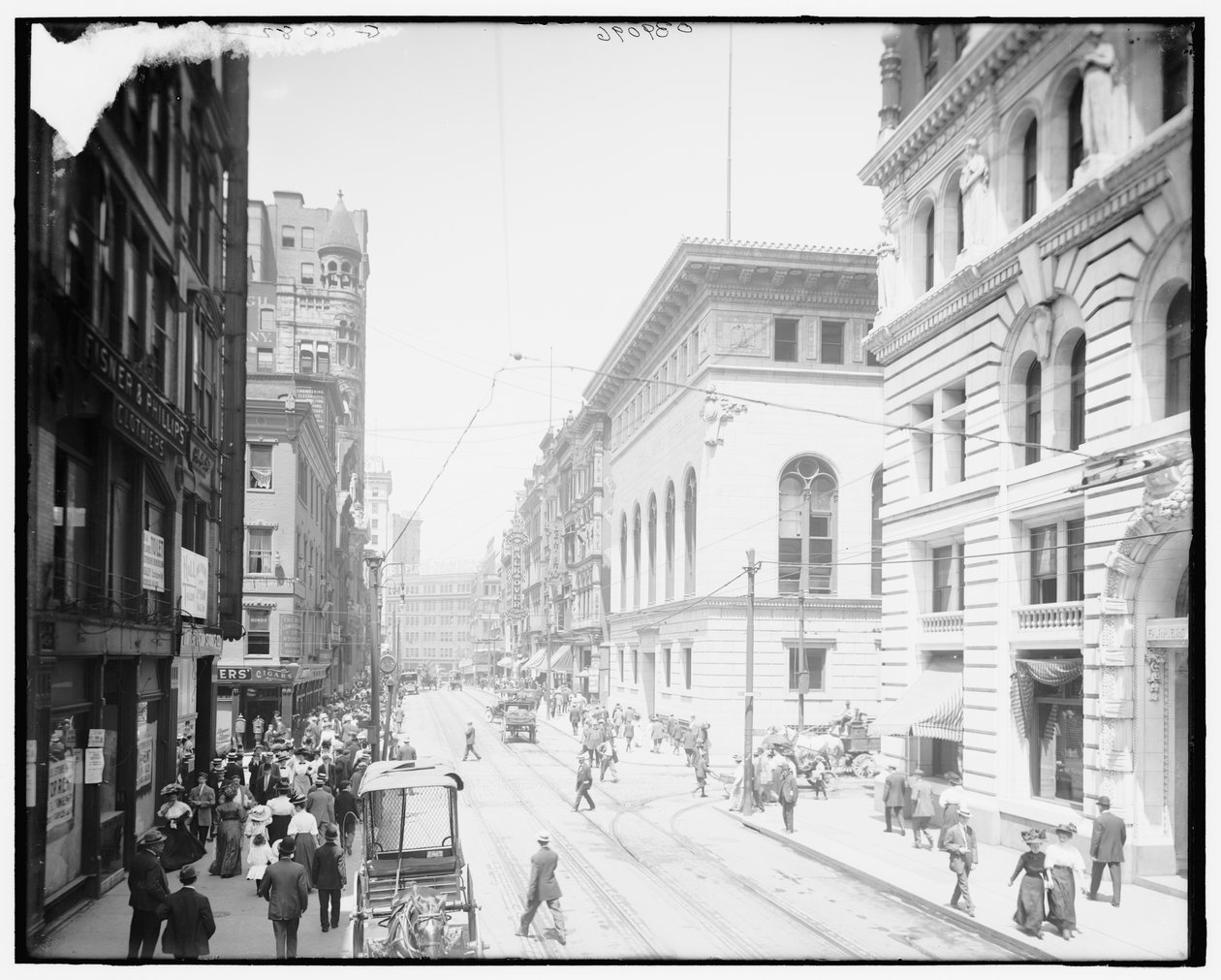 Róg Piątej Alei i Wood Street, Pittsburgh, Pa. autorstwa Detroit Publishing Co.
