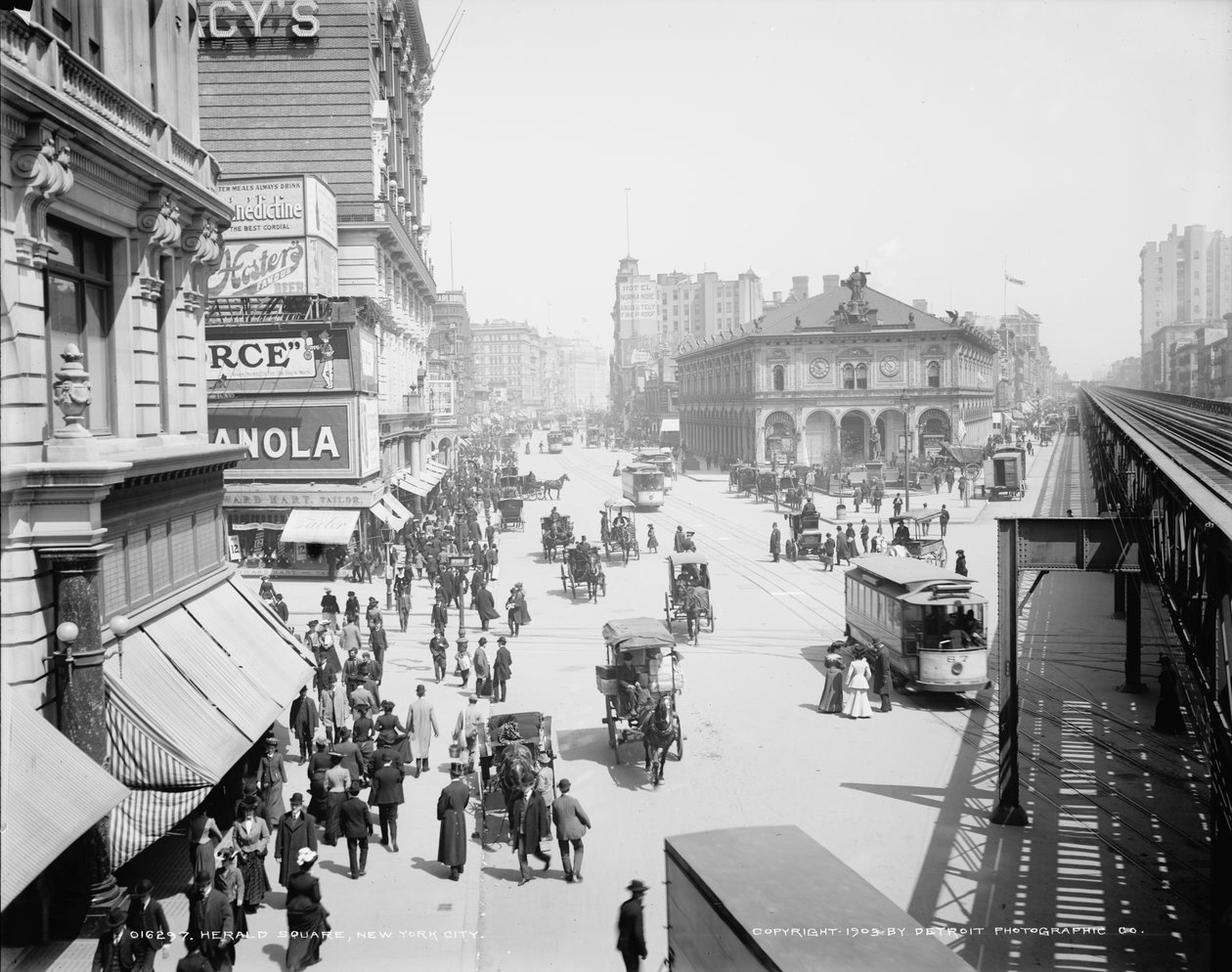 Herald Square, Nowy Jork, ok. 1904 (zdjęcie czarno-białe) autorstwa Detroit Publishing Co.