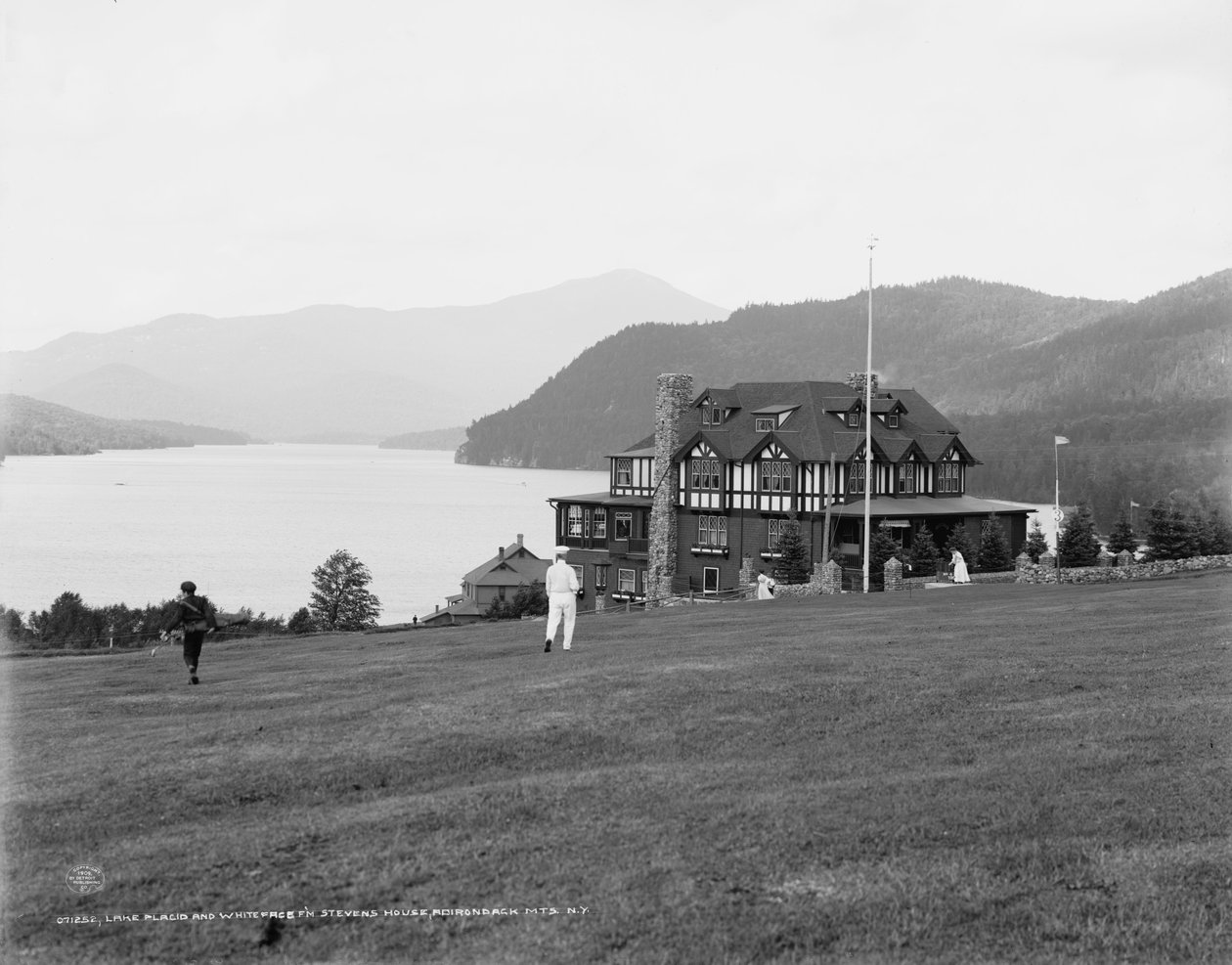 Lake Placid i Whiteface Mountain ze Stevens House, Adirondack Mountains, NY, c.1909 autorstwa Detroit Publishing Co.