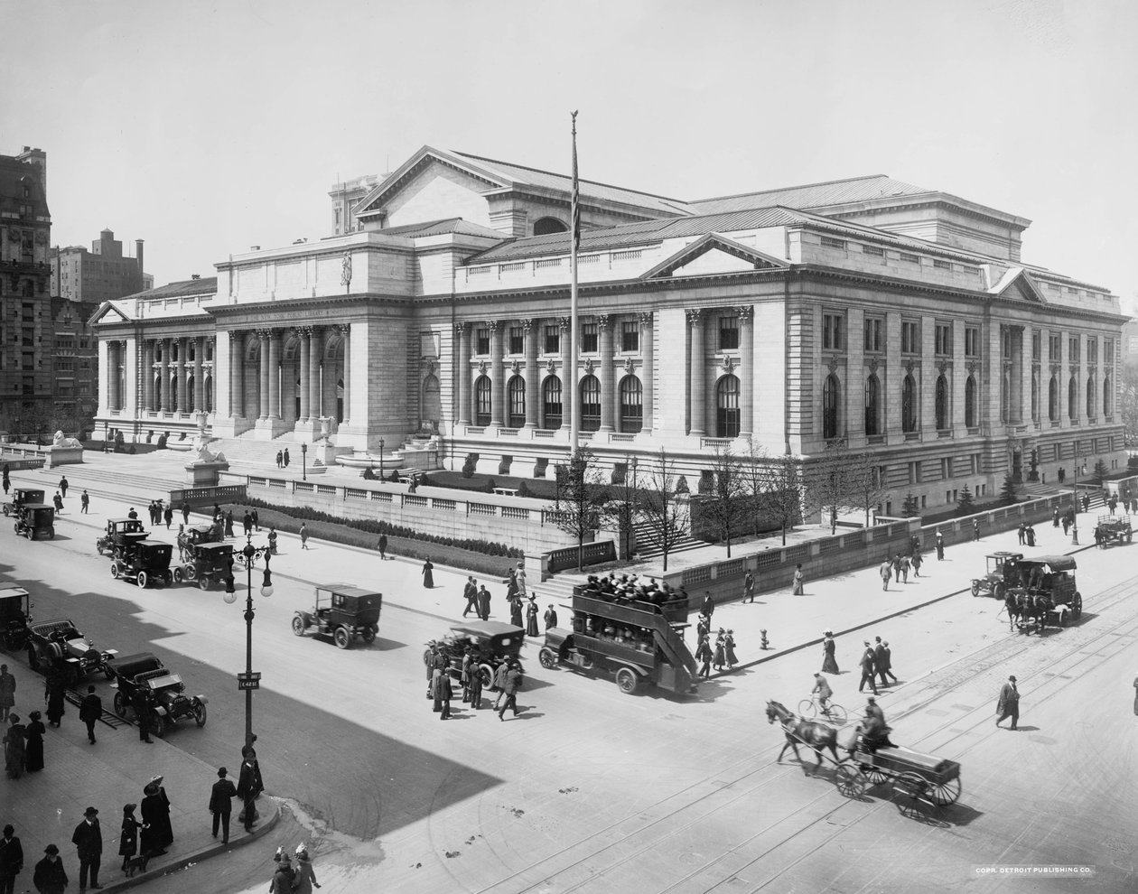 Budynek Biblioteki Publicznej w Nowym Jorku, ok. 1911-20 (zdjęcie czarno-białe) autorstwa Detroit Publishing Co.
