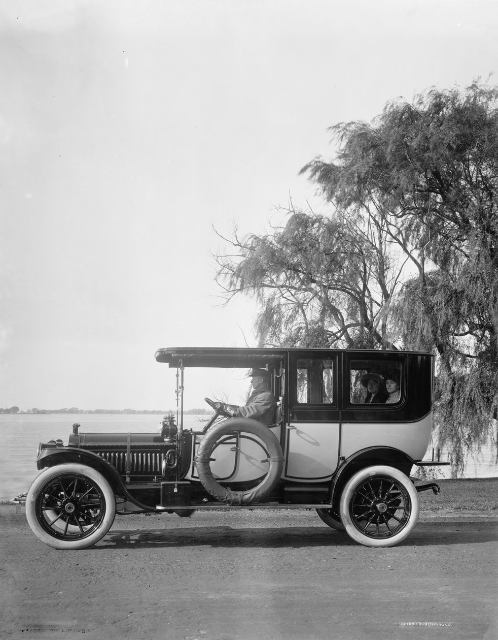 Packard 1912 sedan autorstwa Detroit Publishing Co.