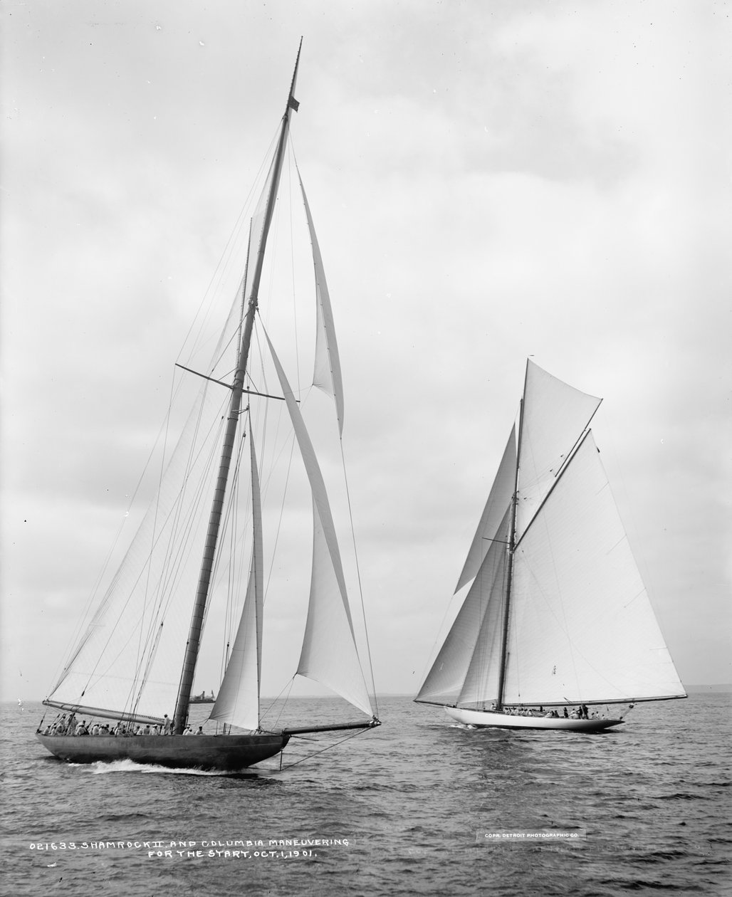 Shamrock II i Columbia na starcie Pucharu Ameryki autorstwa Detroit Publishing Co.