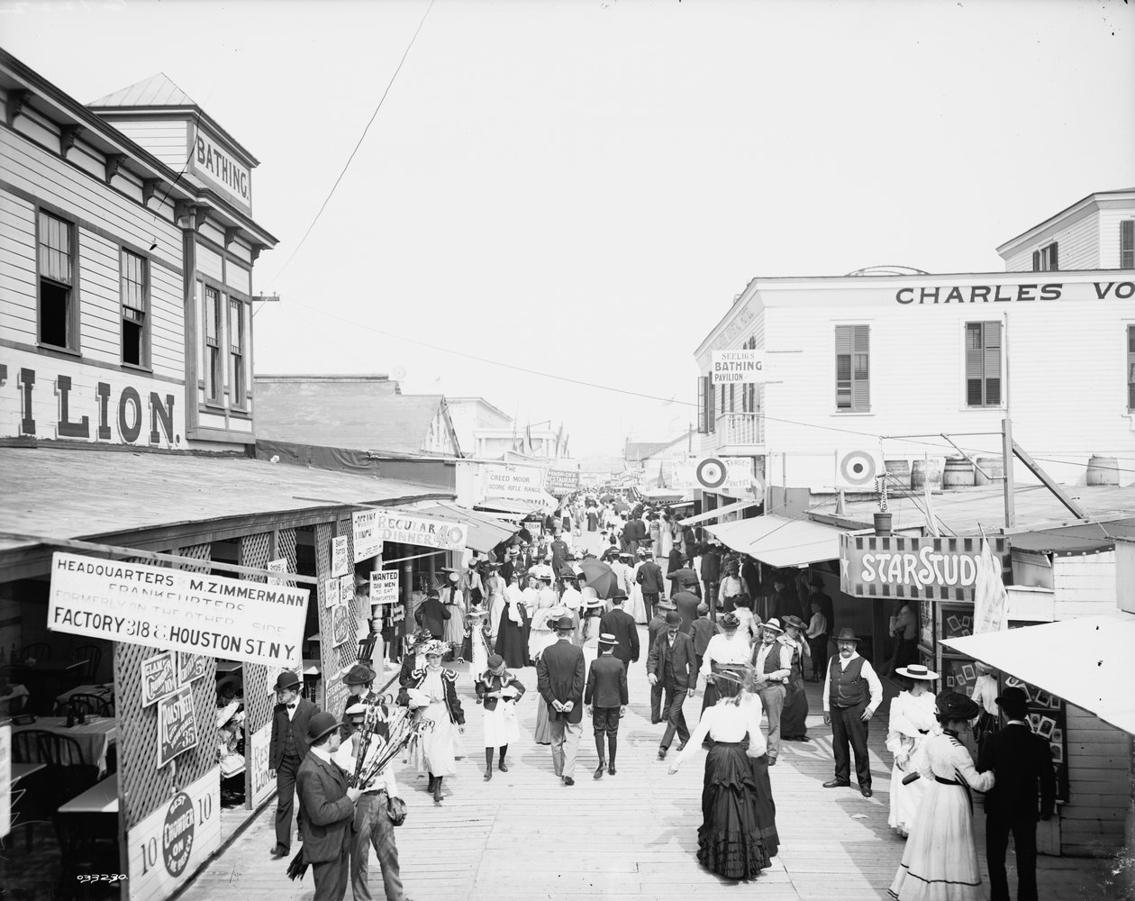 The Bowery patrząc na wschód, Rockaway, Nowy Jork autorstwa Detroit Publishing Co.
