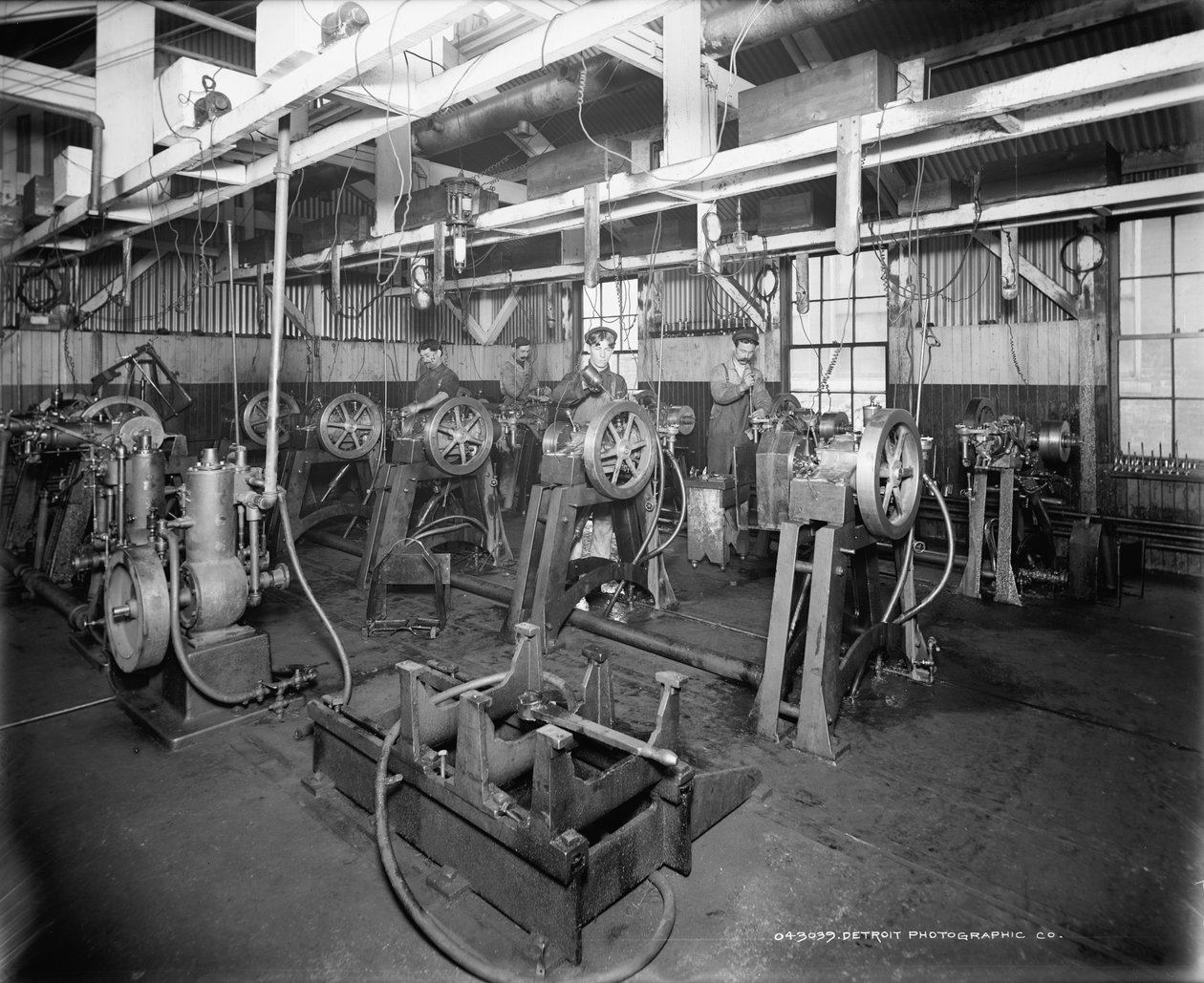 Pomieszczenie testowe, Leland & Faulconer Manufacturing Company, Detroit autorstwa Detroit Publishing Co.