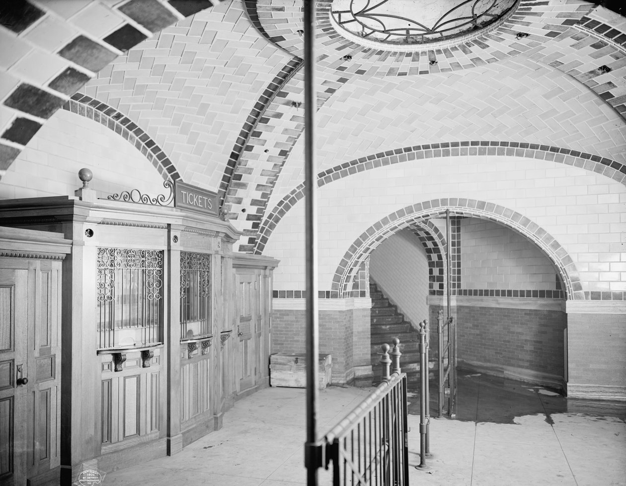 Kasa biletowa, stacja metra City Hall, Nowy Jork, ok. 1904 (zdjęcie czarno-białe) autorstwa Detroit Publishing Co.