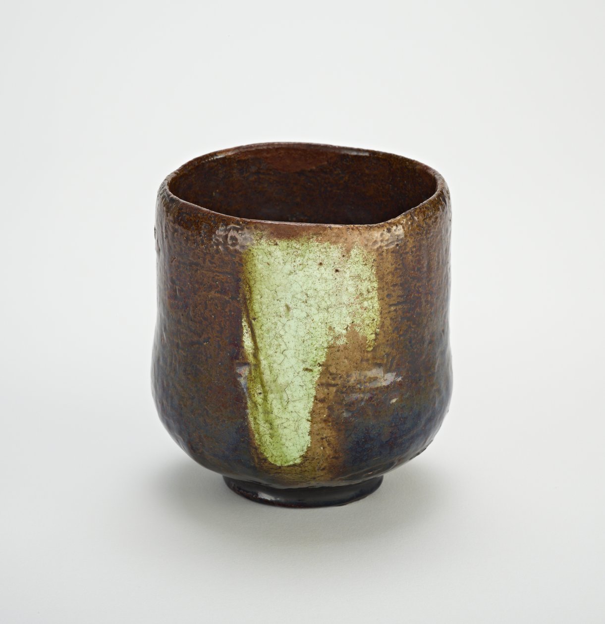 Miseczka do herbaty (tsutsu-jawan), koniec XVIII-pocz. XIX w. (ceramiczna z glazurą ołowianą) autorstwa Doan Ohi