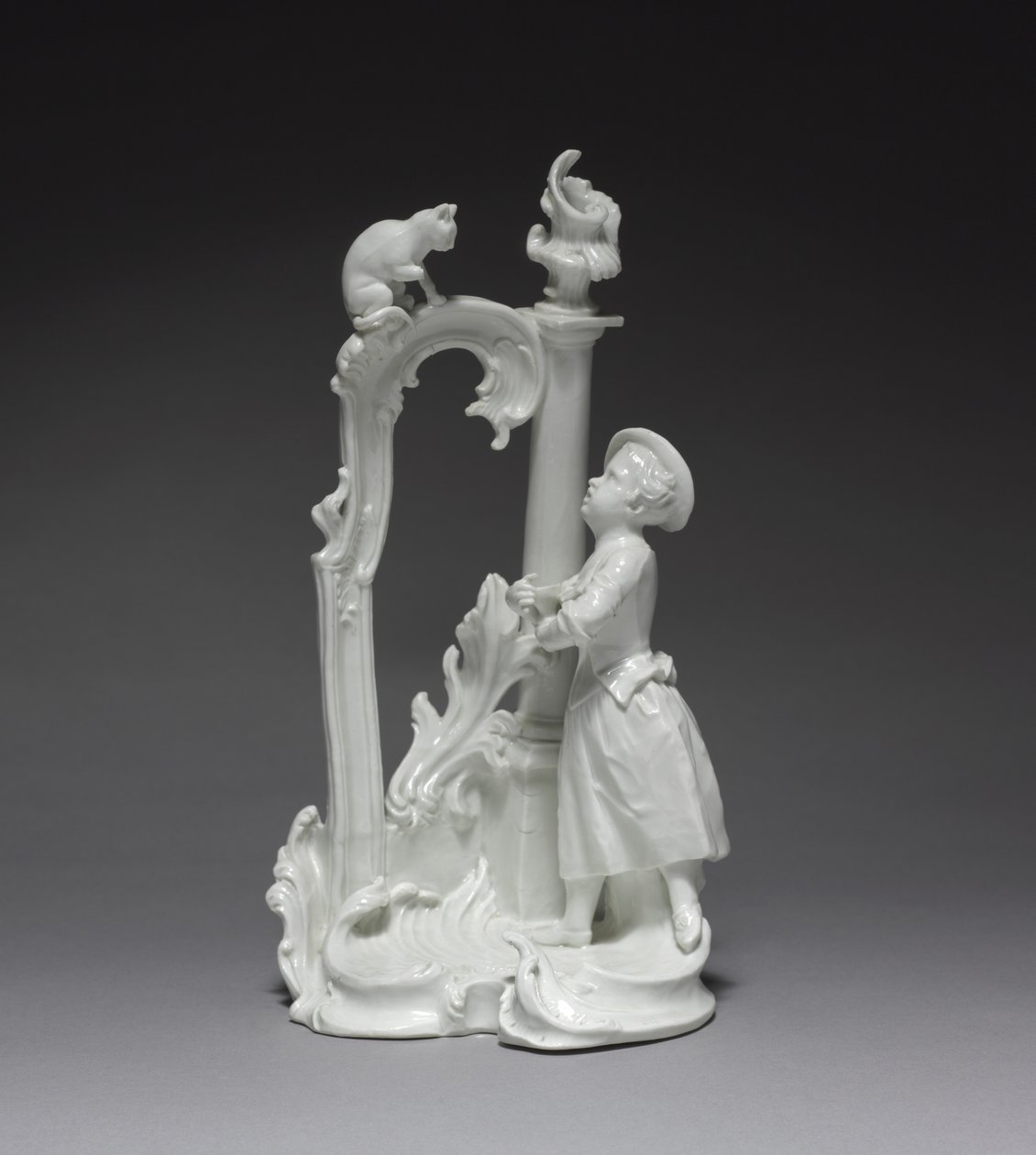 Figura dziewczyny z kotem, wykonana przez Fabrykę Porcelany Nymphenburg, ok. 1770 (porcelana) autorstwa Dominicus (attr. to) Auliczek