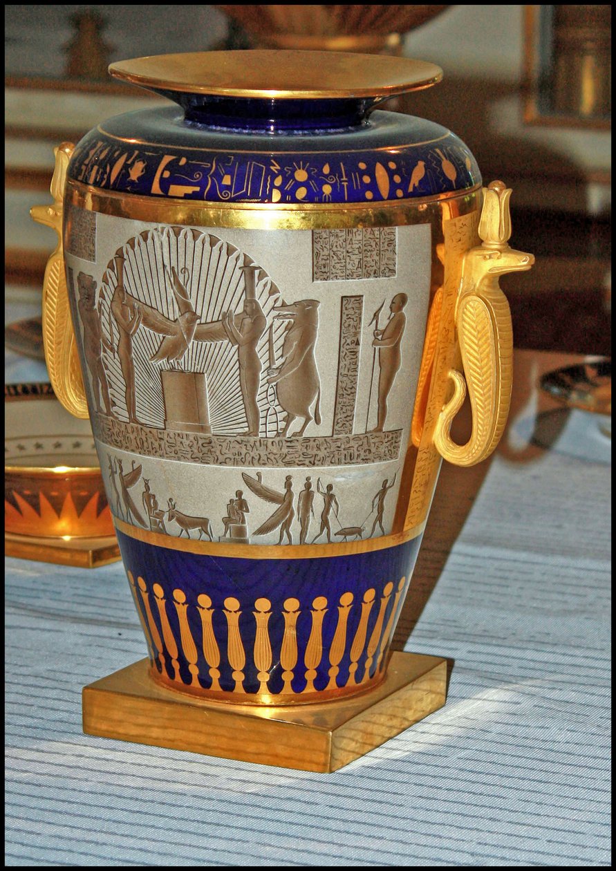 Wazon, Vivant Denon, „egipski” serwis porcelany, Sevres, 1806 (porcelana z farbą i złoceniem) autorstwa Dominique Vivant Denon