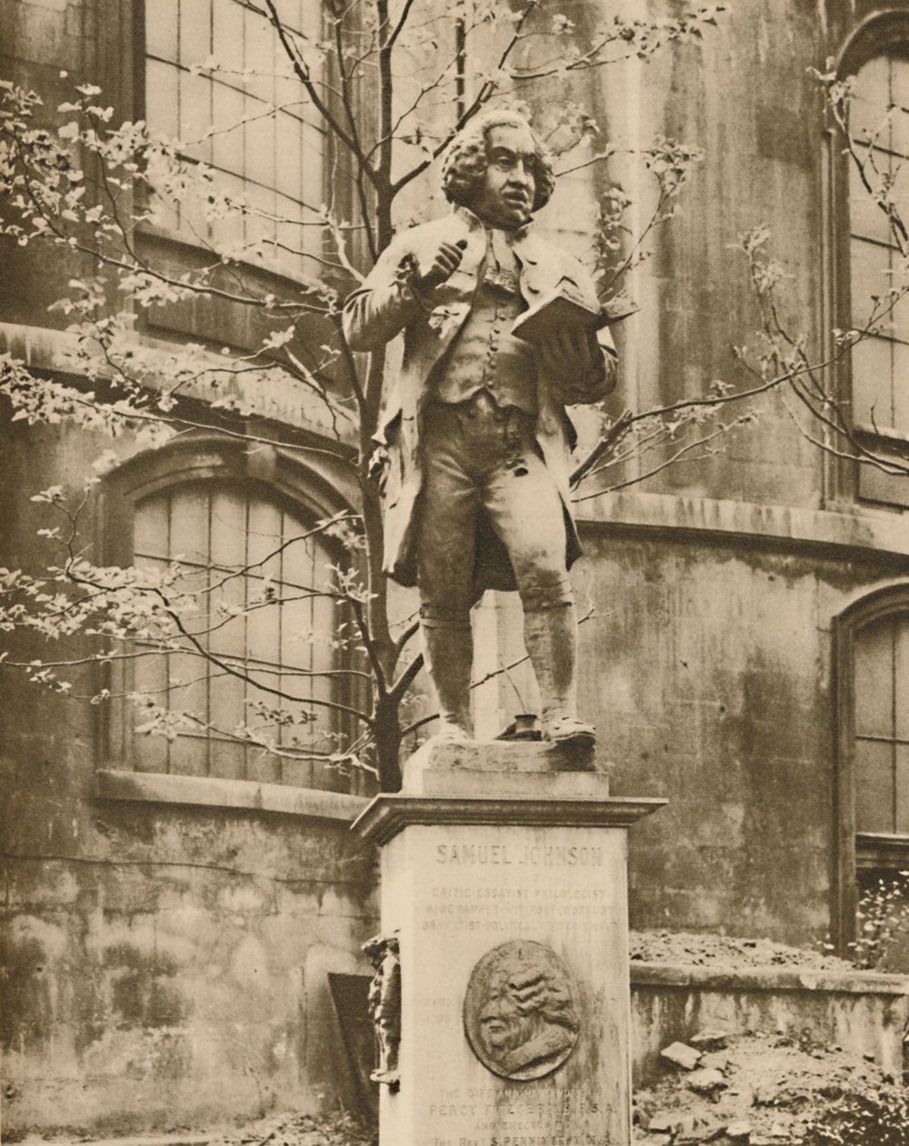 Dr Johnson na piedestale, skąd może widzieć Fleet Street, c1935. autorstwa Donald McLeish
