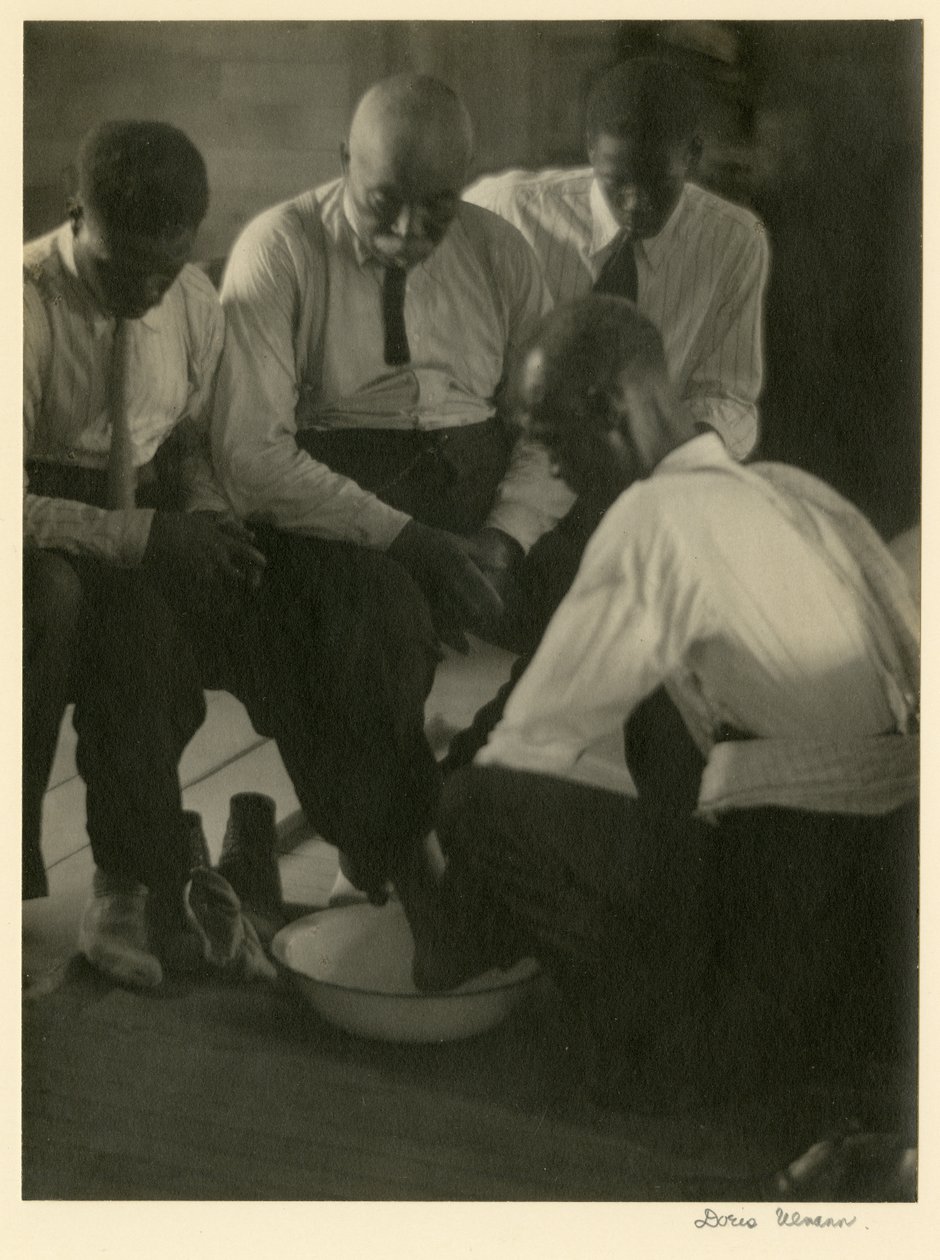 Mycie stóp, Karolina Południowa, ok. 1929 autorstwa Doris Ulmann