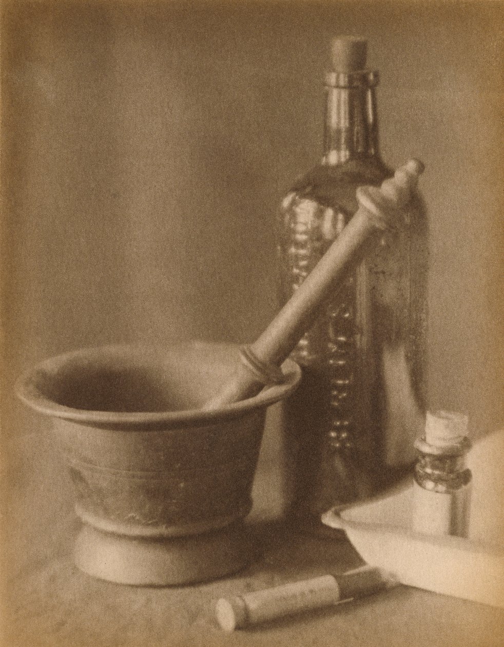 Martwa natura w ciemni autorstwa Doris Ulmann autorstwa Doris Ulmann