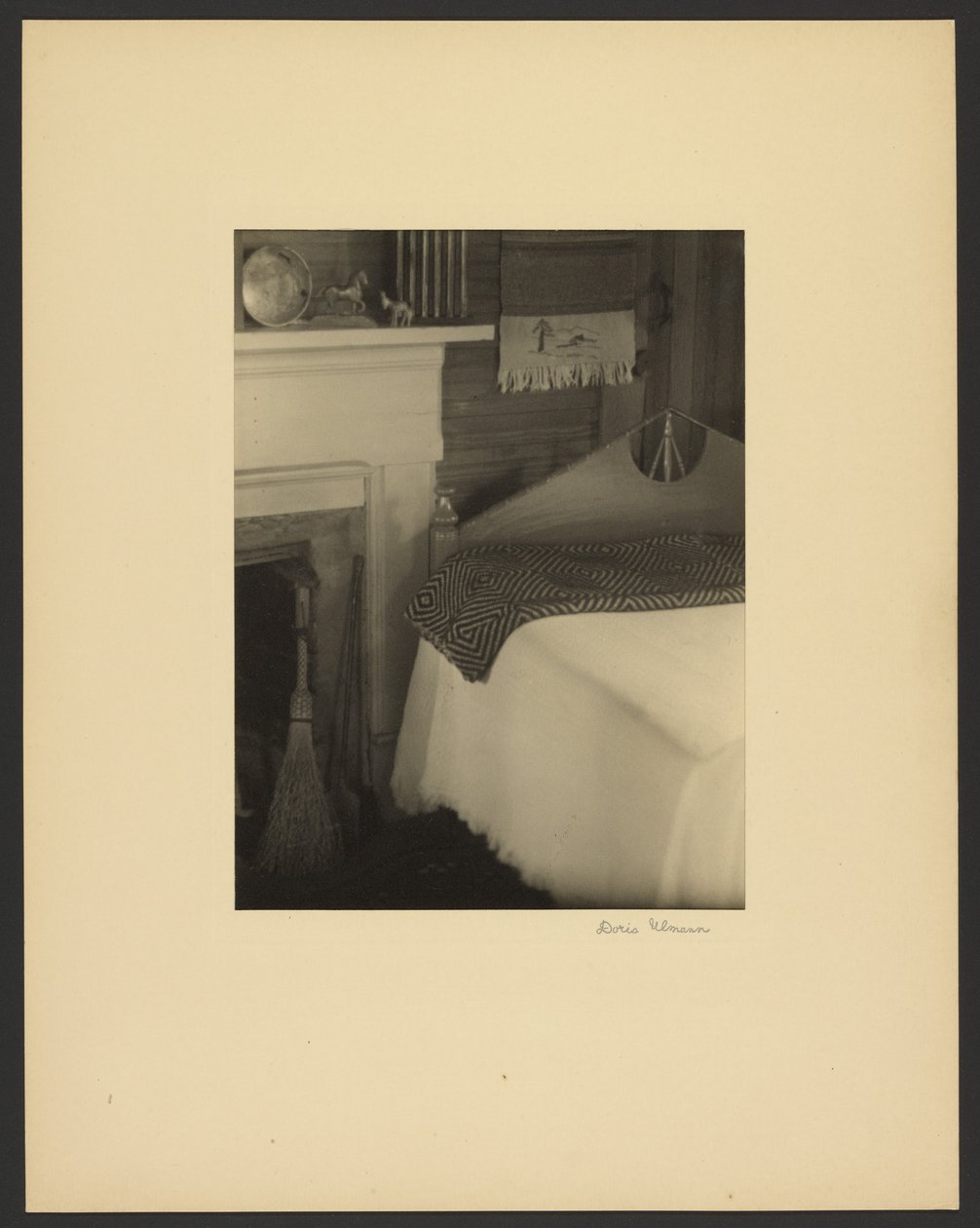 [Wnętrze domu Olive Dame Campbell, Brasstown, Karolina Północna]. autorstwa Doris Ulmann