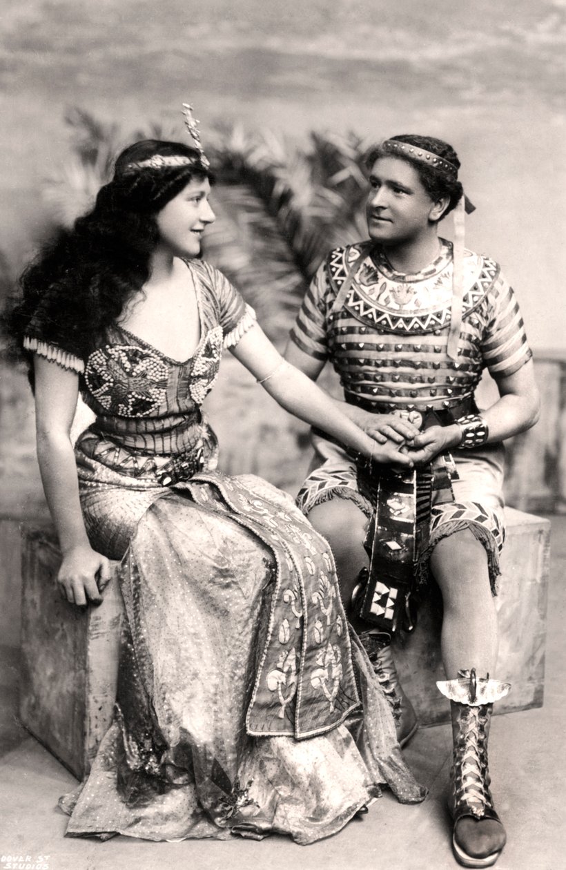 Ruth Vicent 1877-1955 i Roland Cunningham w scenie z Amasis, początek XX wieku. autorstwa Dover Street Studios