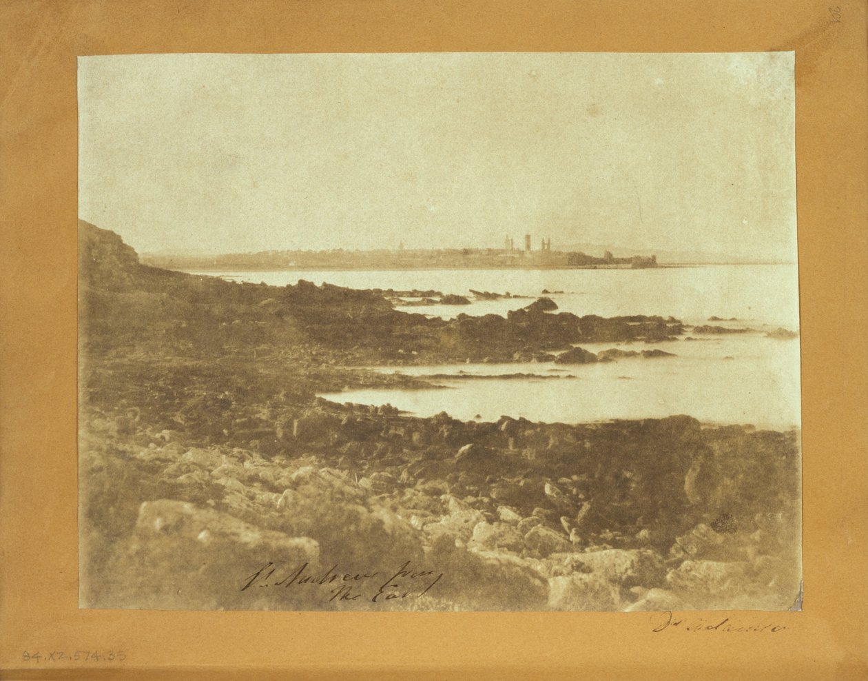 Odległy widok St. Andrews od wschodu autorstwa Dr. John Adamson