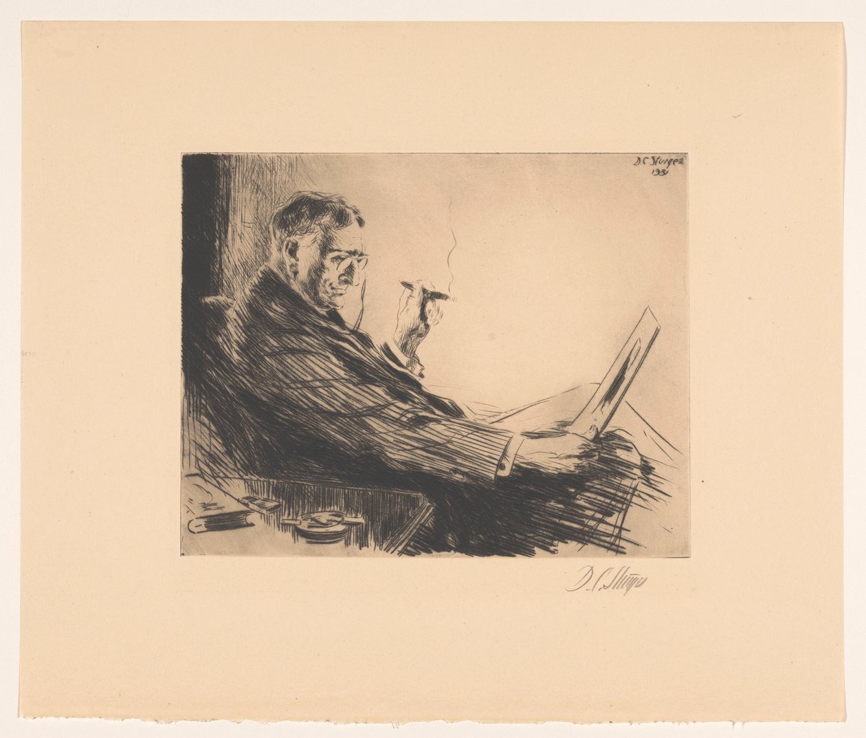 Mężczyzna patrzy na zdjęcie z cygarem w ręku Miłośnik druku autorstwa Dwight Case Sturges (signed by artist)