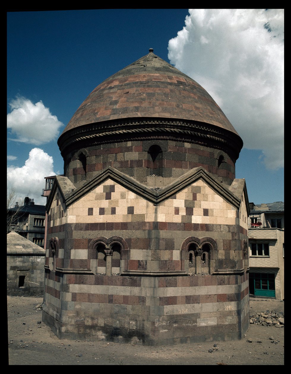 Ośmioboczne Mauzoleum Sułtana Turbesi autorstwa Dynasty Seljuq