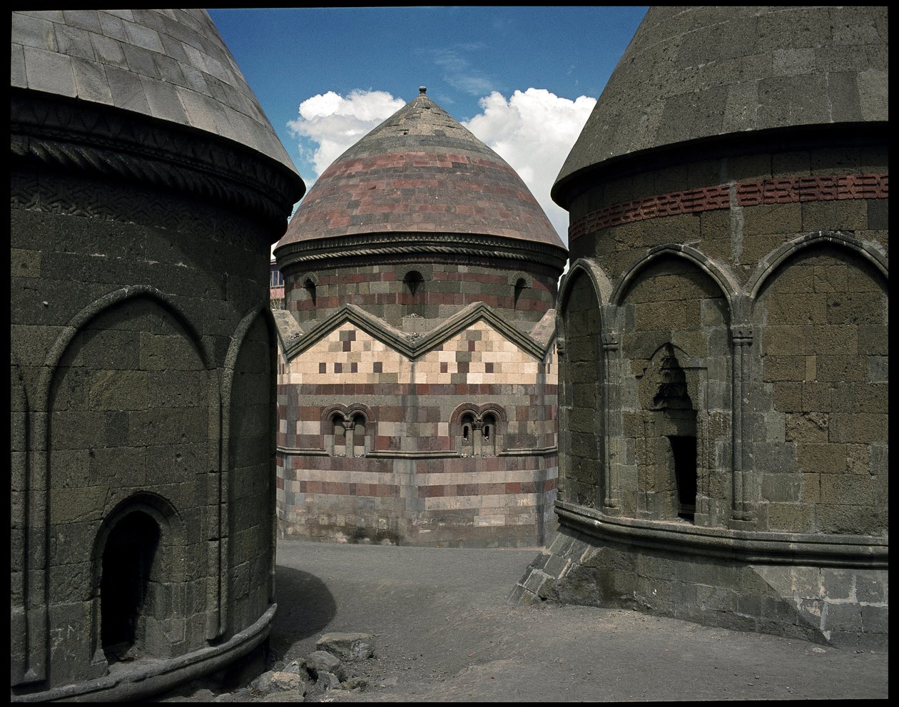Ośmioboczne Mauzoleum Sułtana Turbesi autorstwa Dynasty Seljuq