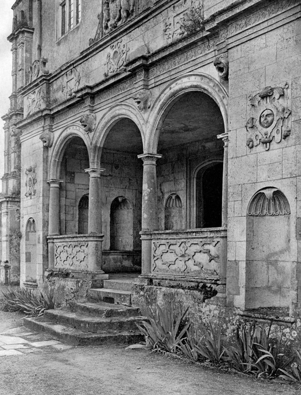 Loggia, Cranborne Manor House, Dorset, 1924-1926. autorstwa E. Bastard