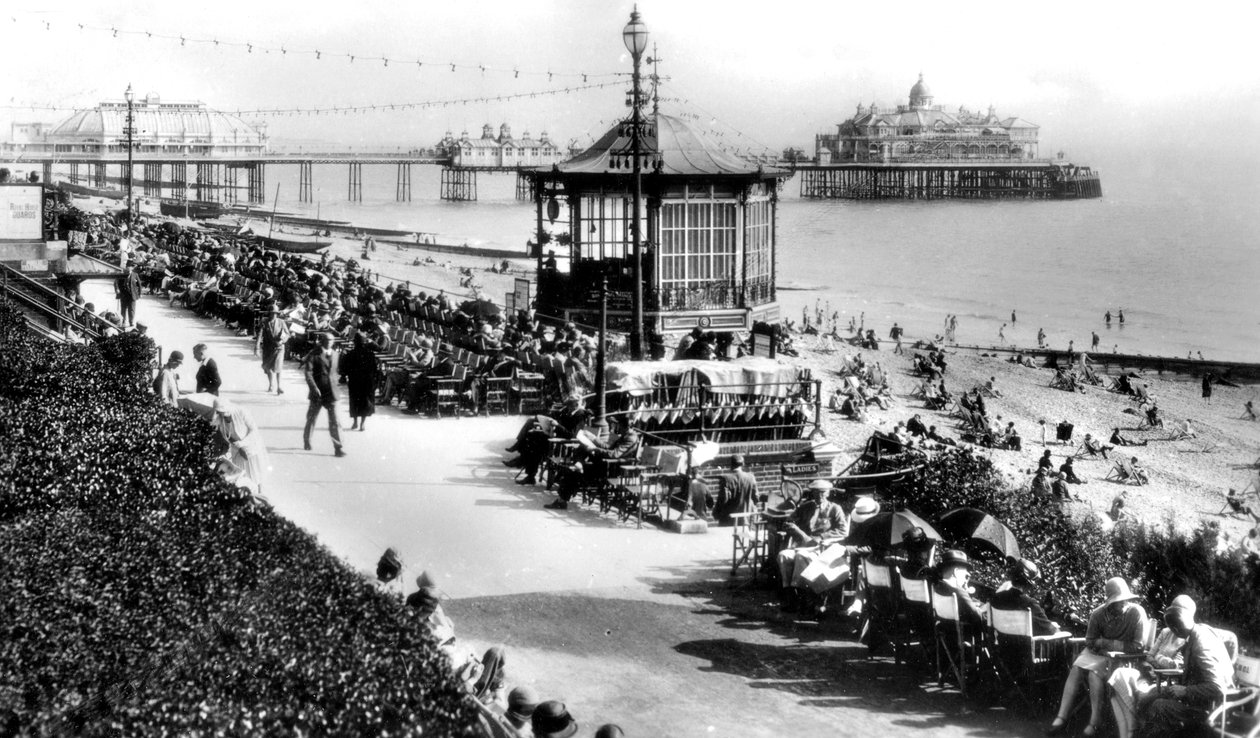 Estrada i molo, Eastbourne, East Sussex, początek XX wieku. autorstwa E. Dennis