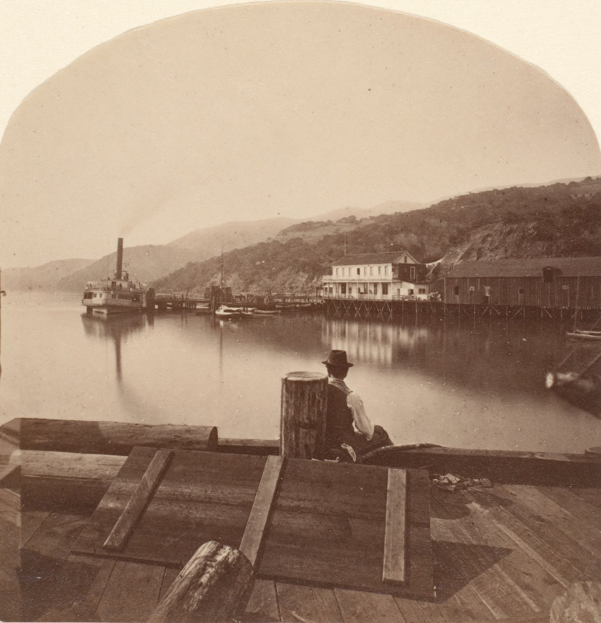 Sausalito z N.P.C.R.R. Nabrzeże, patrząc na południe, ca. 1868. autorstwa Eadweard Muybridge