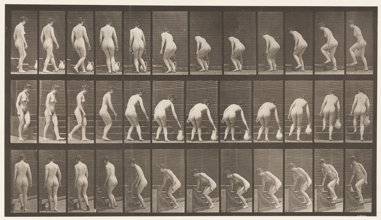 Tabliczka 108. Zwrócenie się w górę schodów, pochylenie się, podniesienie dzbanka, 1872-1885 autorstwa Eadweard Muybridge
