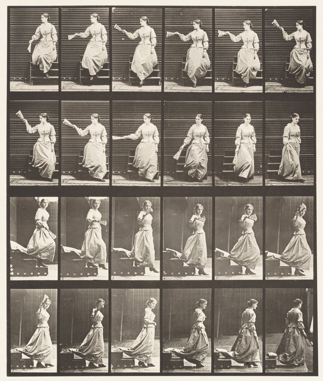 Płyta 140. Zstępujące schody, rozglądając się i machający wachlarzem autorstwa Eadweard Muybridge