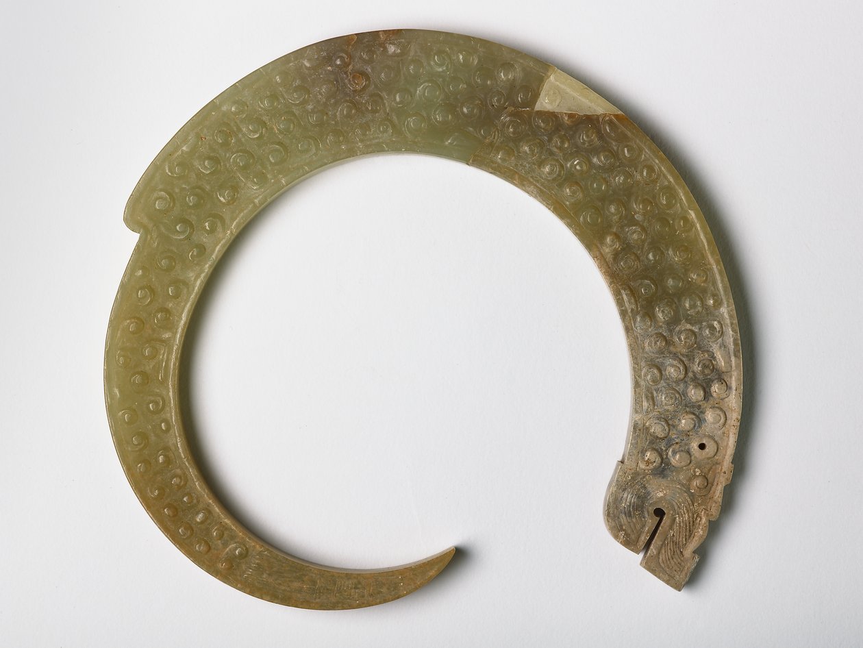 Zawieszka w formie zakręconego smoka (nefryt) autorstwa Eastern Zhou Dynasty Chinese School