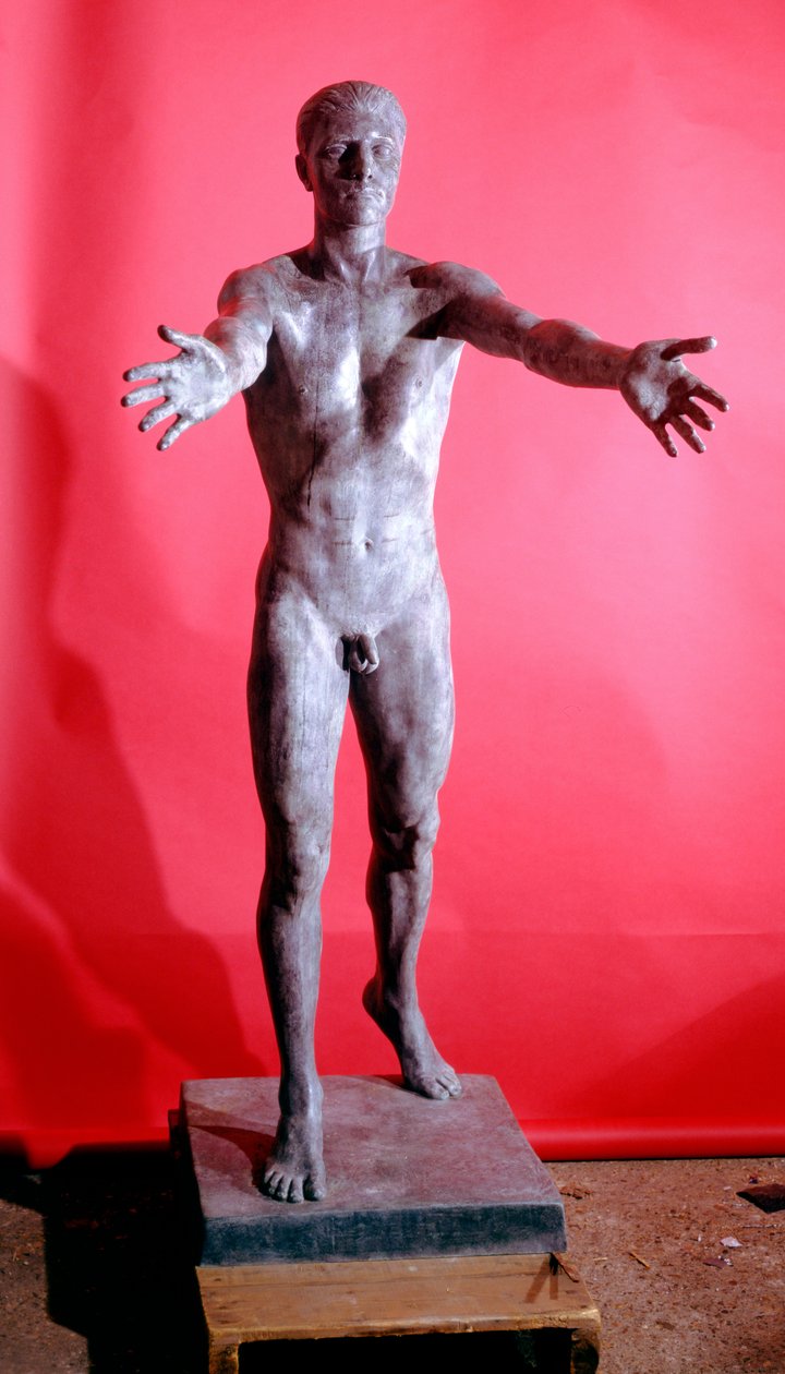 Eton Boy, „Tu jestem”, c.1923 (brąz) autorstwa Edgar Bertram Mackennal