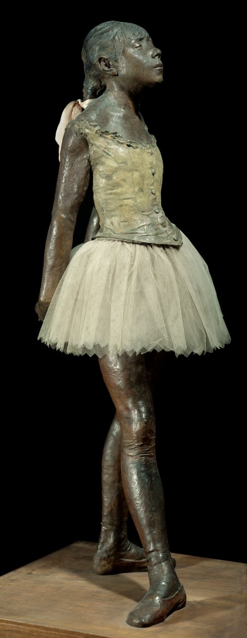 14 lat lub świetny tancerz ubrany Rzeźba Edgara Degasa (1834-1917) w brązowej patynie, tiulu i różowej satyny na drewnianej podstawie autorstwa Edgar Degas
