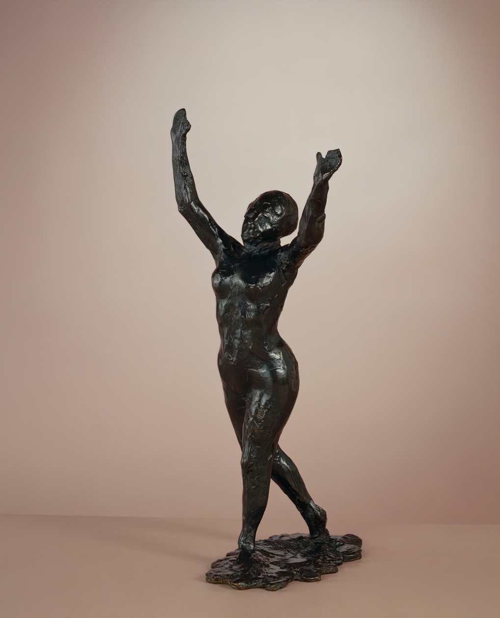 Tancerz posuwający się do przodu, z uniesionymi rękami, ok. godz. 1882-1898oddanych ok. 1919-1931. autorstwa Edgar Degas
