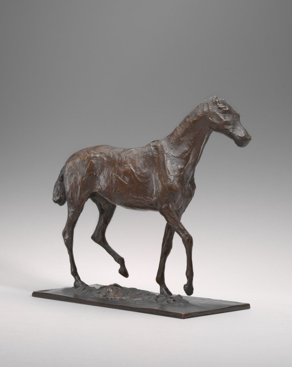 Horse Walking, oryginalny wosk prawdopodobnie z początku lat 70. XIX w., odlew ok. godz. 19201921. autorstwa Edgar Degas