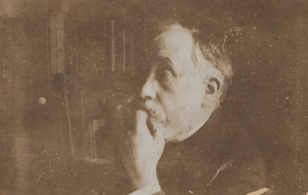 [Autoportret w bibliotece Ręka do Chin], prawdopodobnie 1895. autorstwa Edgar Degas