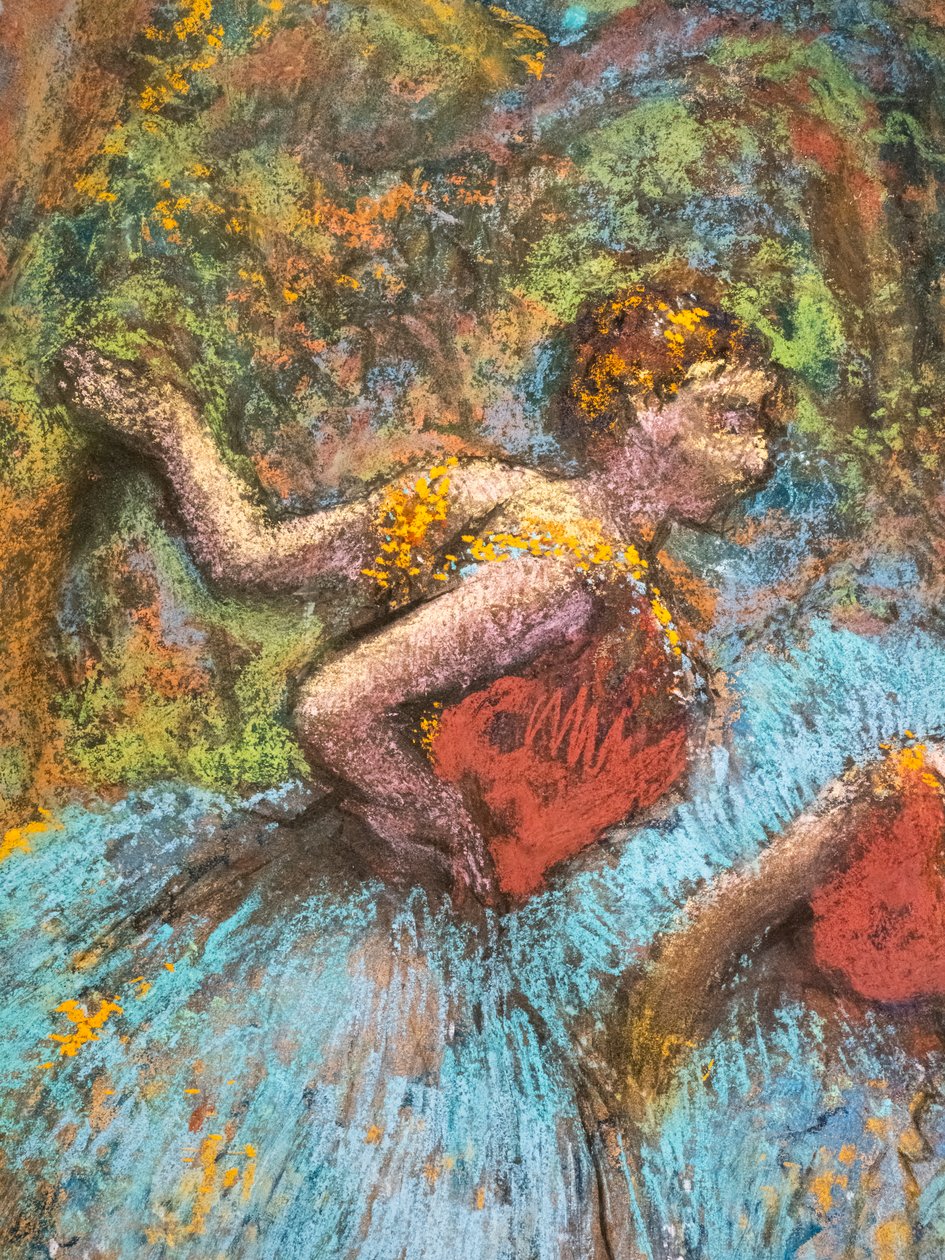 Trzech tancerek (niebieskie spódnice, czerwone gorsety) (detal). Około 1903. Pastel na kleju do papieru na tekturze. autorstwa Edgar Degas