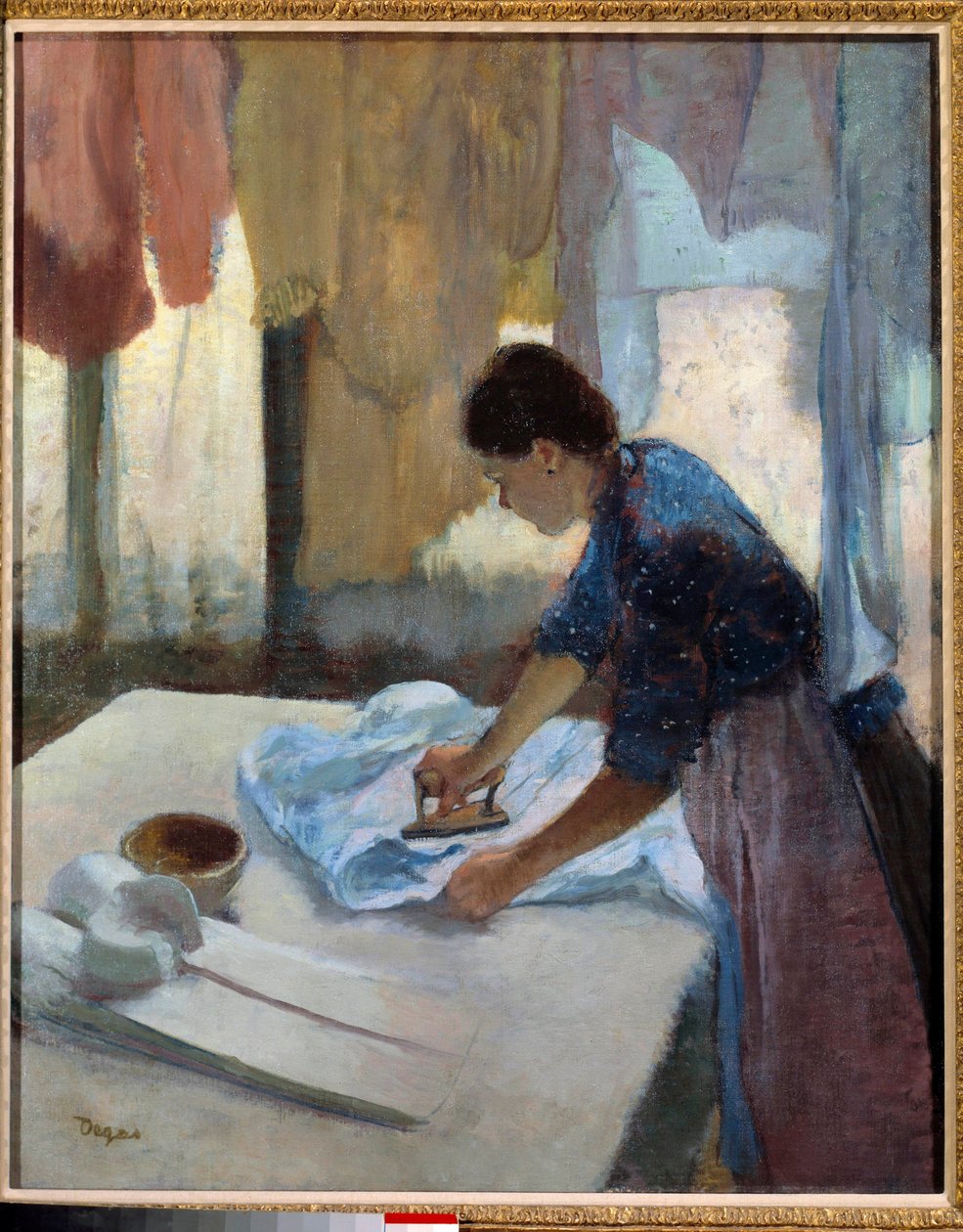 Kobieta prasująca pod światło autorstwa Edgar Degas