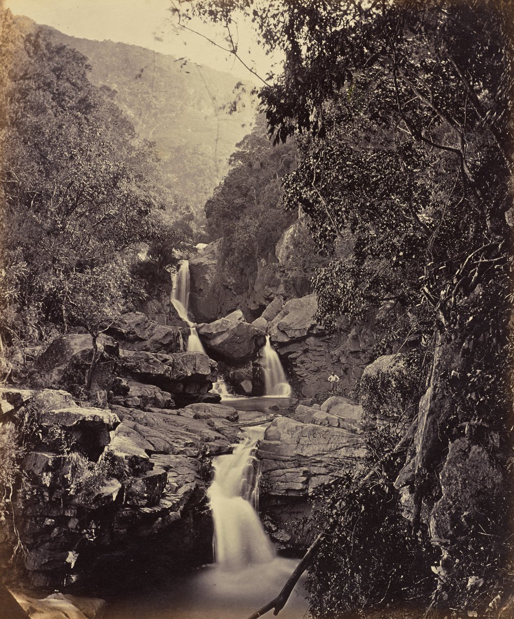 Wodospady światła. Coonoor Ghant autorstwa Edmund David Lyon