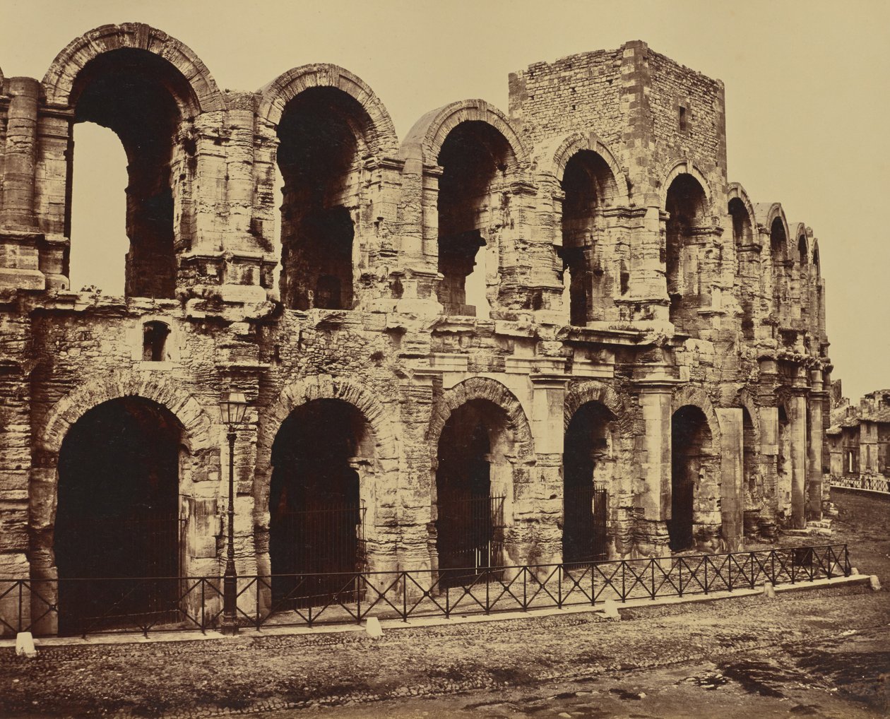 Arles. Amfiteatr autorstwa Édouard Baldus