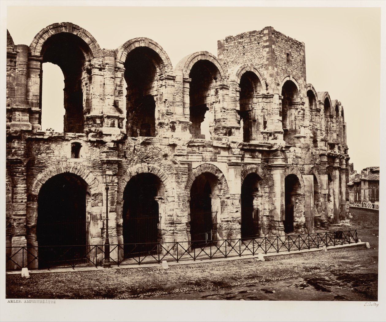 Arles, amfiteatr autorstwa Édouard Baldus