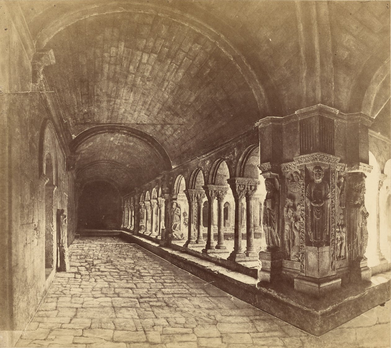 Arles. Krużganek Saint-Trophime autorstwa Édouard Baldus