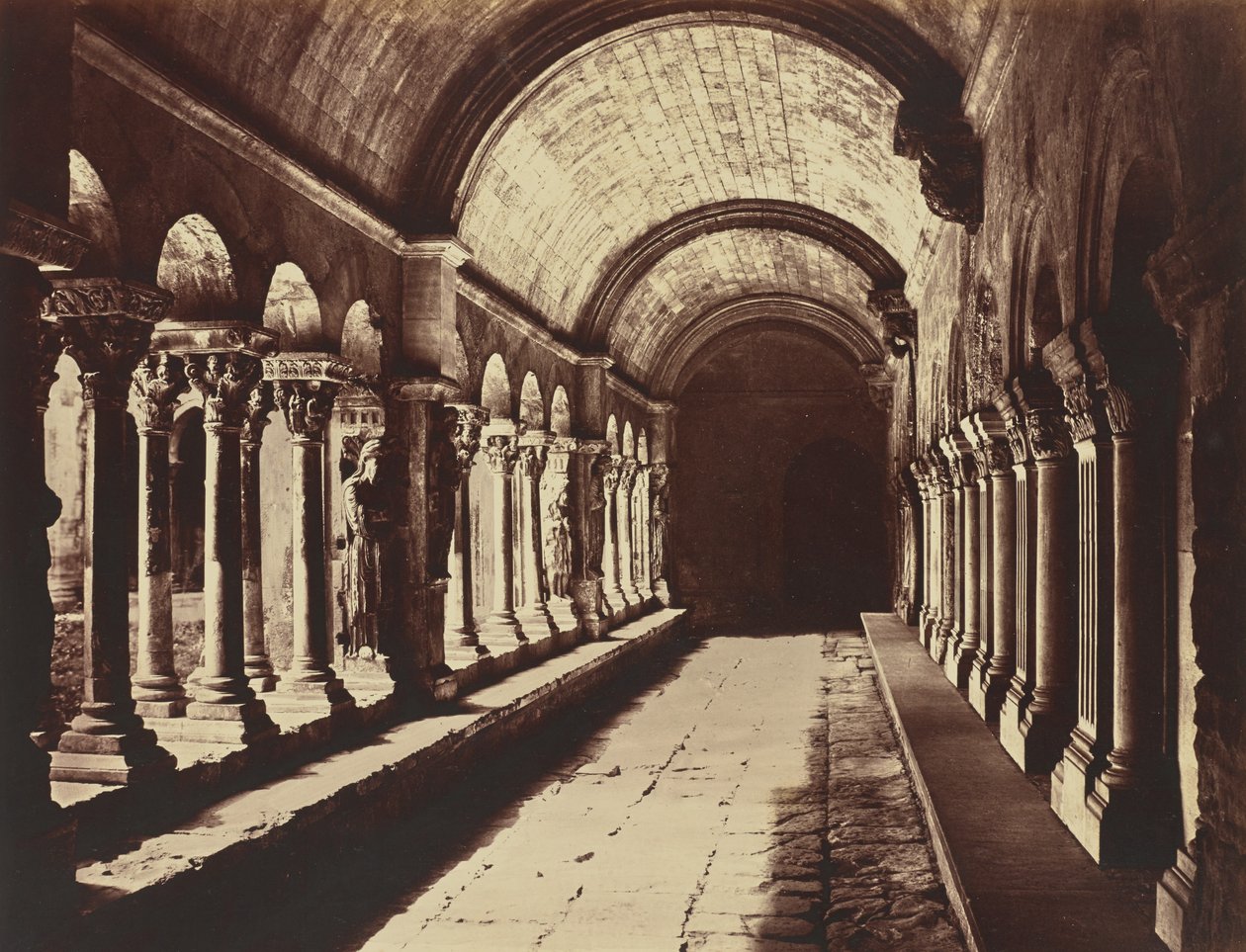 Arles. Krużganek Saint-Trophime autorstwa Édouard Baldus