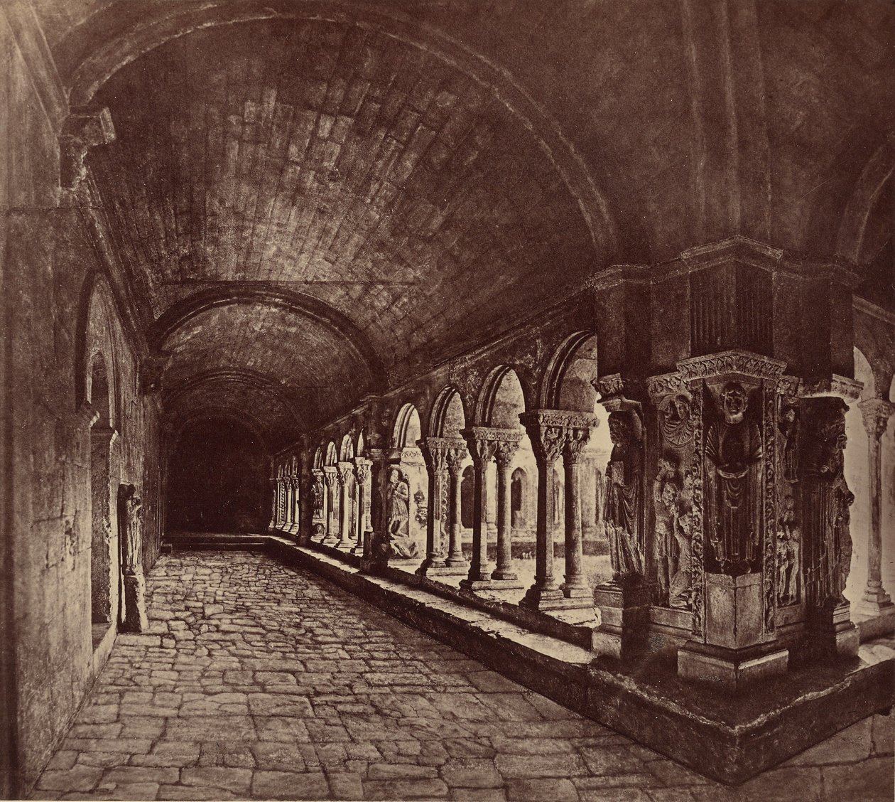Arles. Krużganek kościoła Saint-Trophime. autorstwa Édouard Baldus