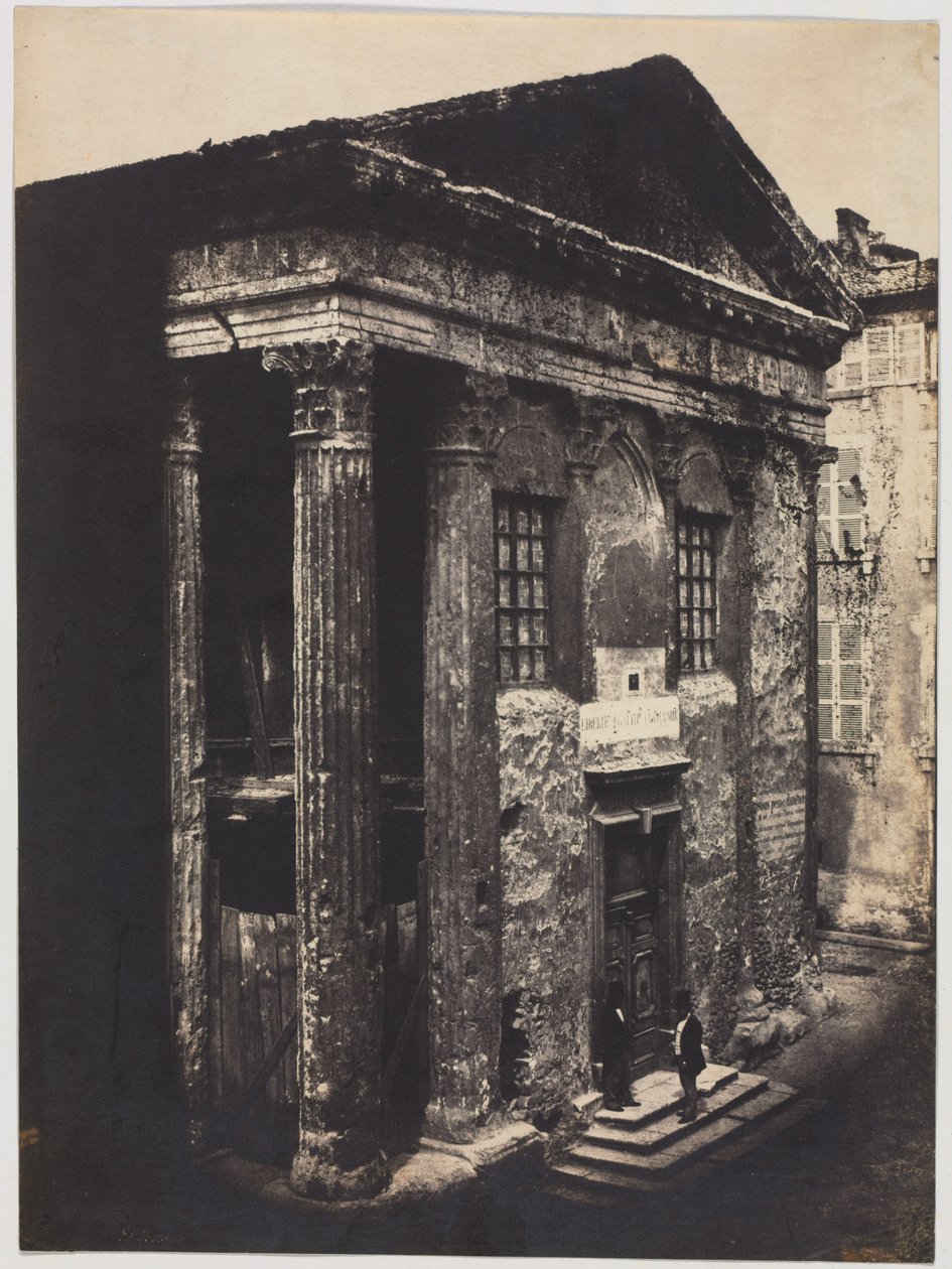 Fasada, Świątynia Augusta i Liwii, Vienne, 1851. autorstwa Édouard Baldus