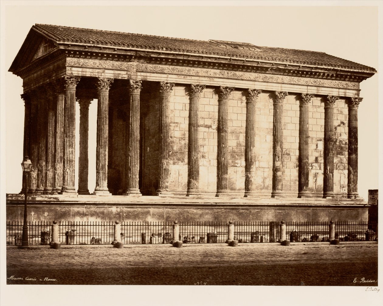 Maison Carrée w Nîmes autorstwa Édouard Baldus