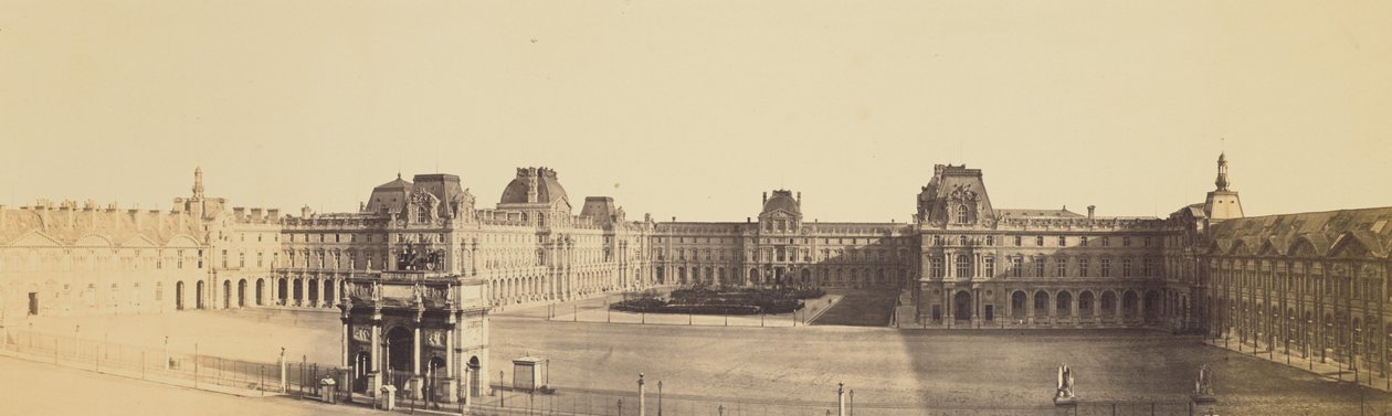 [Panoramiczny widok na Luwr, Cour Napoléon i Carrousel z Tuileries]. autorstwa Édouard Baldus