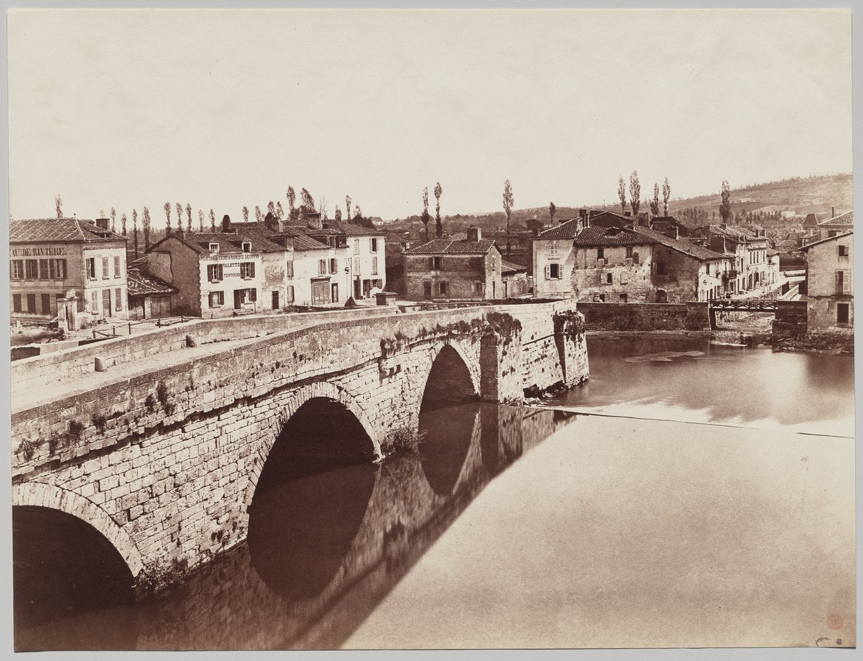 Périgueux. Most Tournepiche, strona od strony górnego biegu rzeki autorstwa Édouard Baldus