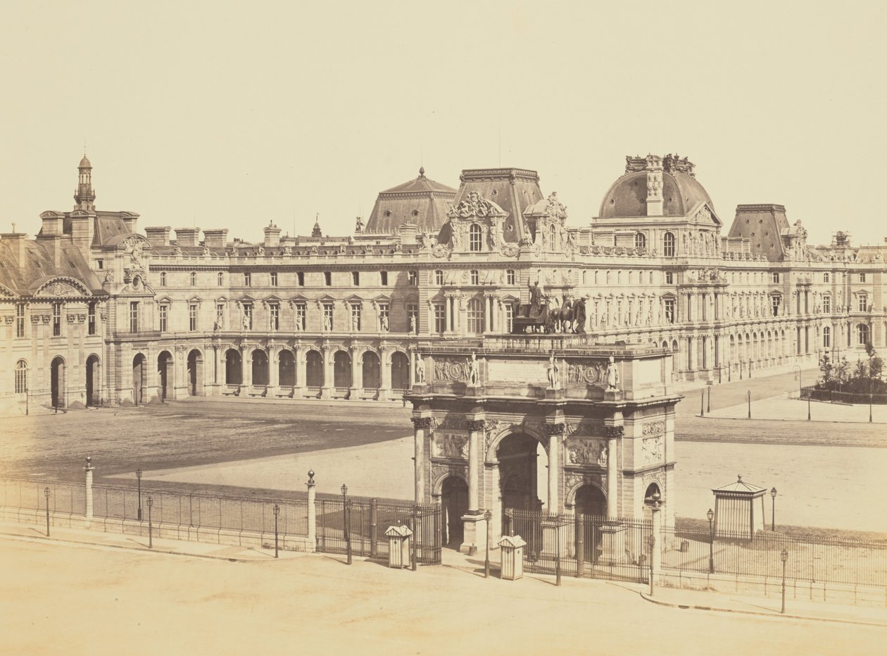[Łuk Triumfalny Karuzeli i Cour Napoléon, widziane z Tuileries, Luwr, Paryż] autorstwa Édouard Baldus
