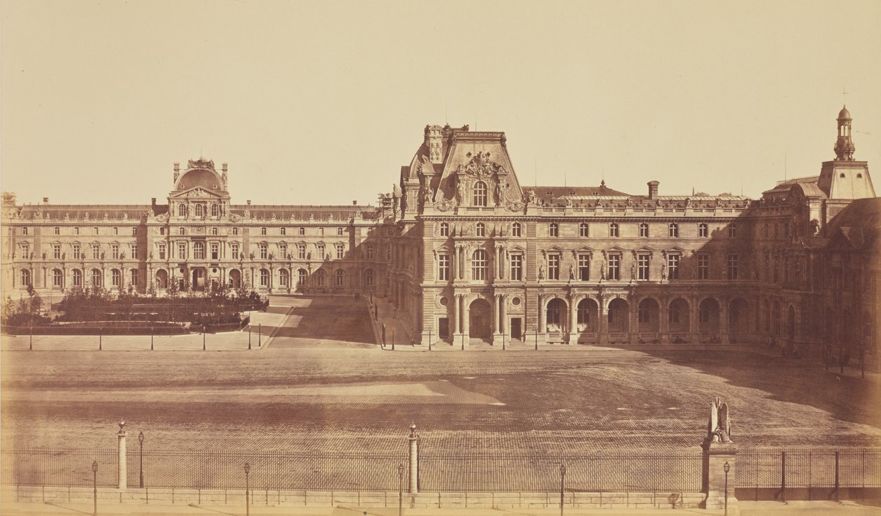 Cour Napoléon widziany z Tuileries, Luwr, Paryż autorstwa Édouard Baldus